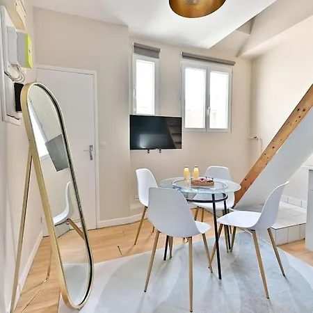 Avec Mezzanine Au Centre De - Ii Appartement Paris